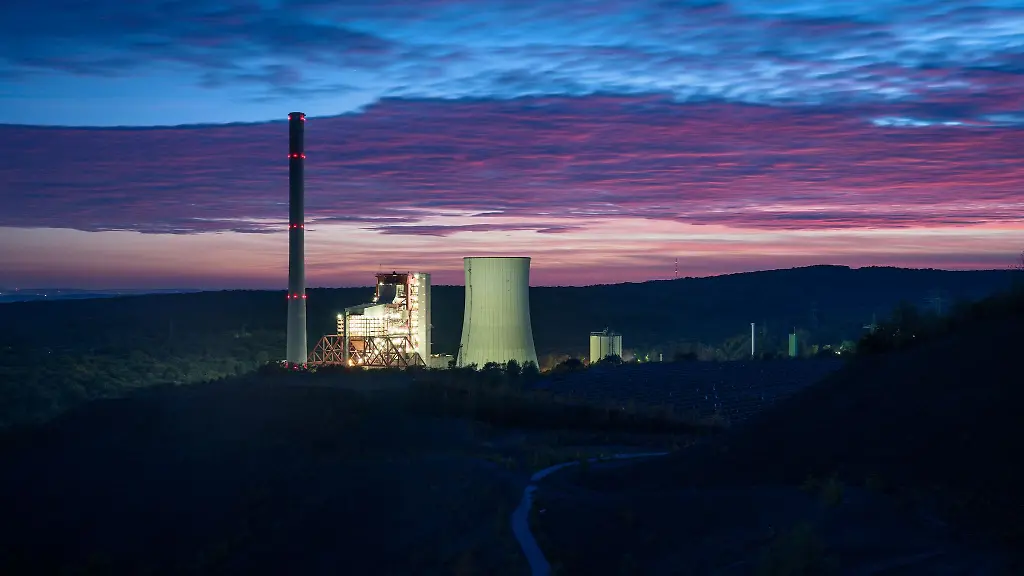 Das-Steinkohlekraftwerk-Weiher-im-Saarland-befindet-sich-noch-in-der-Reserve