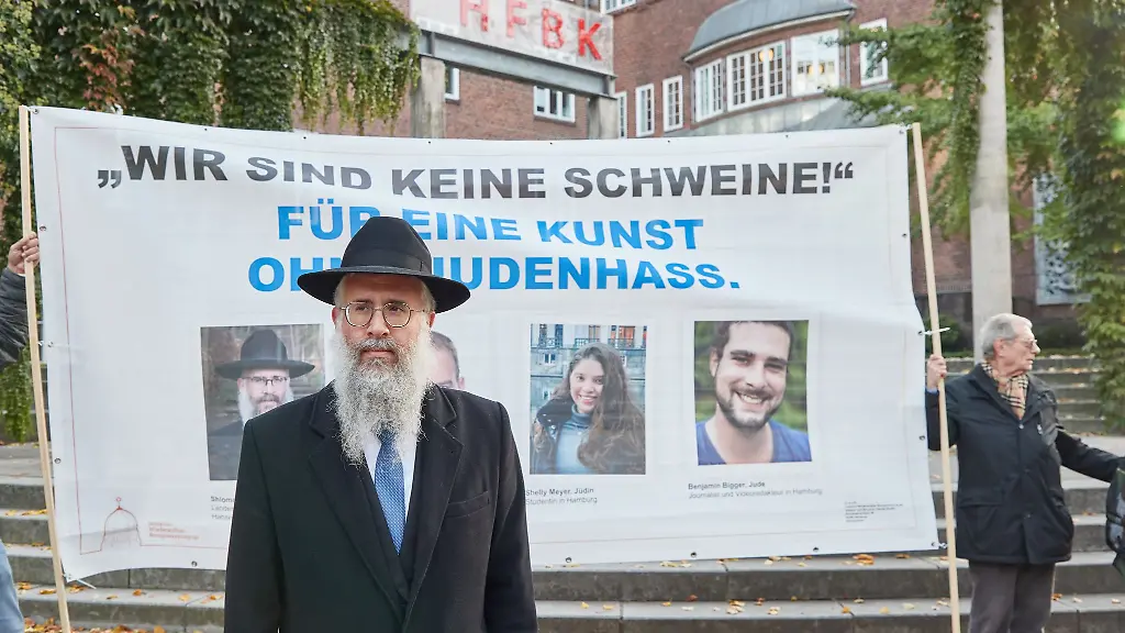 Shlomo-Bistrizky-Landesrabiner-von-Hamburg-nimmt-an-einer-Protestaktion-teil
