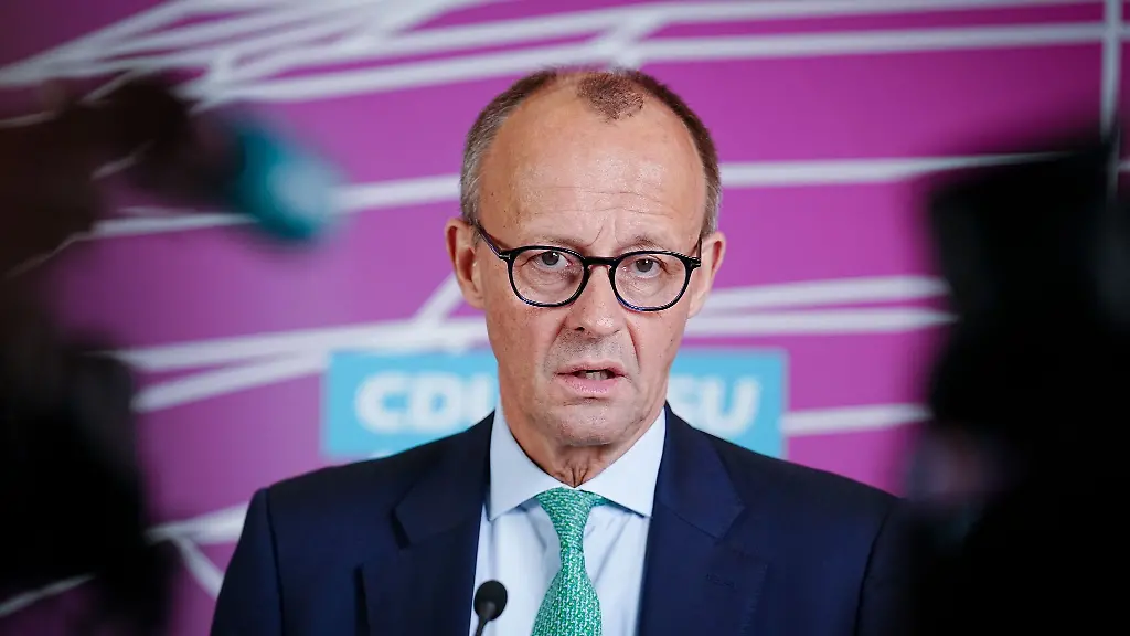 Unionsfraktionschef-Friedrich-Merz-CDU-gibt-ein-Pressestatement