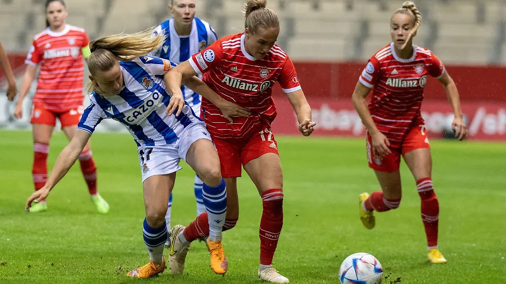 Muenchens-Sydney-Lohmann-und-Real-Sociedads-Allegra-Poljak-kaempfen-um-den-Ball