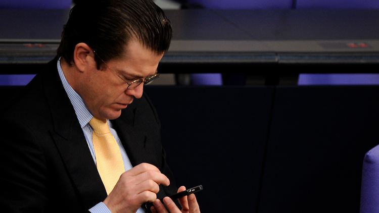 Guttenberg bestreitet, abgeschrieben zu haben.