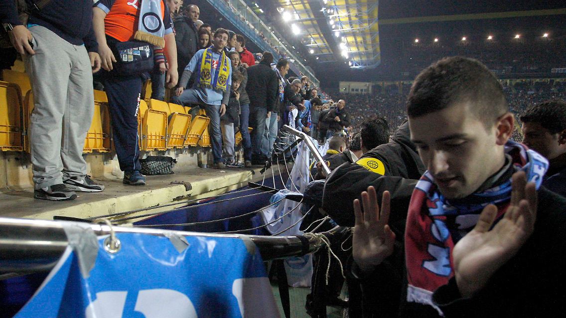 Der Bruch eines Zauns in Villarreal blieb für die Neapel-Fans ohne folgenschwere Verletzungen.