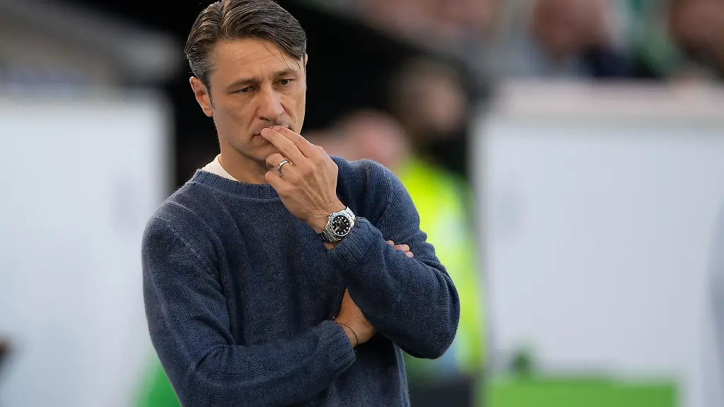 Wolfsburgs-Trainer-Niko-Kovac-fasst-sich-ins-Gesicht