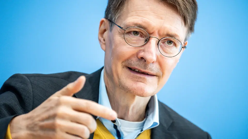 Bundesgesundheitsminister-Karl-Lauterbach-bei-einer-Pressekonferenz-zur-aktuellen-Corona-Lage-am-14