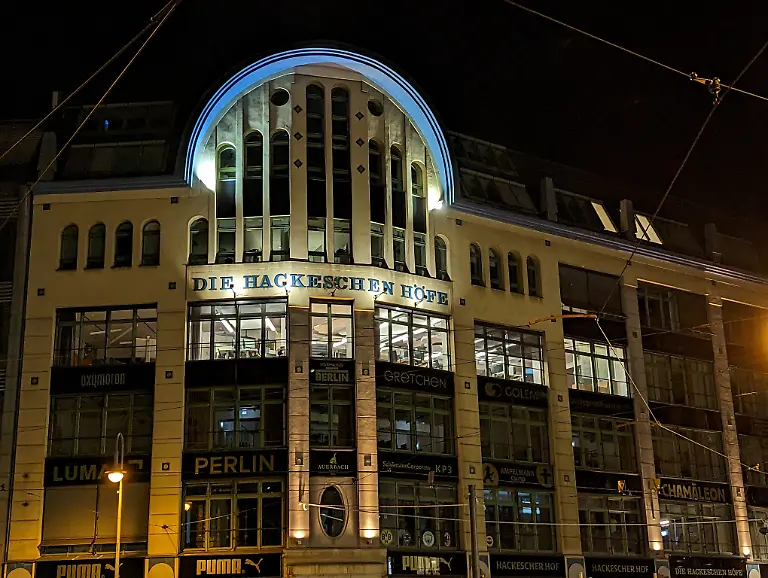 PXL-20221008-193852381