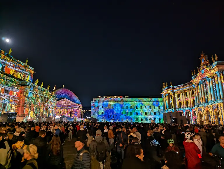 PXL-20221008-192438400