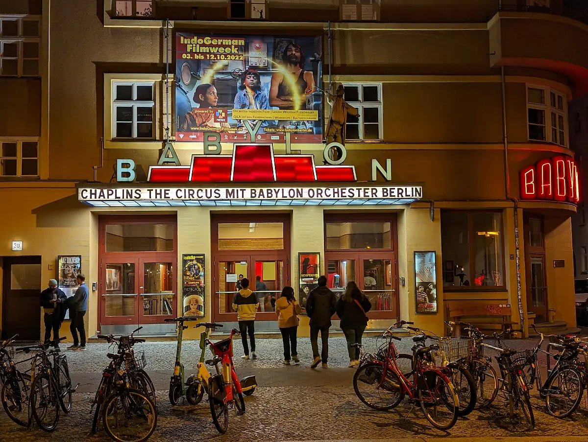 PXL-20221008-190011244