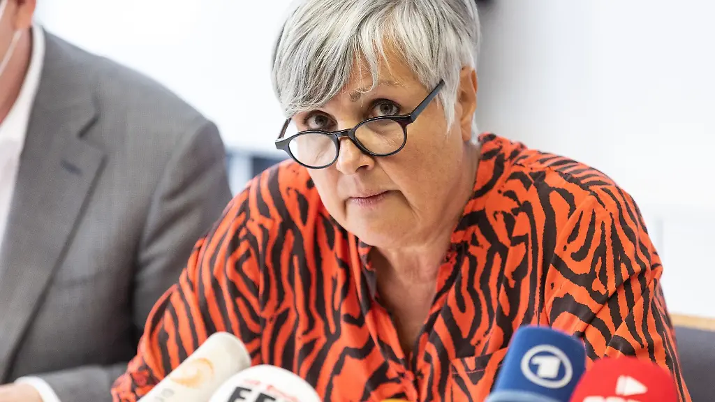 Petra-Heimer-eine-der-zwei-Landesvorsitzenden-der-Partei-Die-Linke-bei-einer-PK-der-Partei