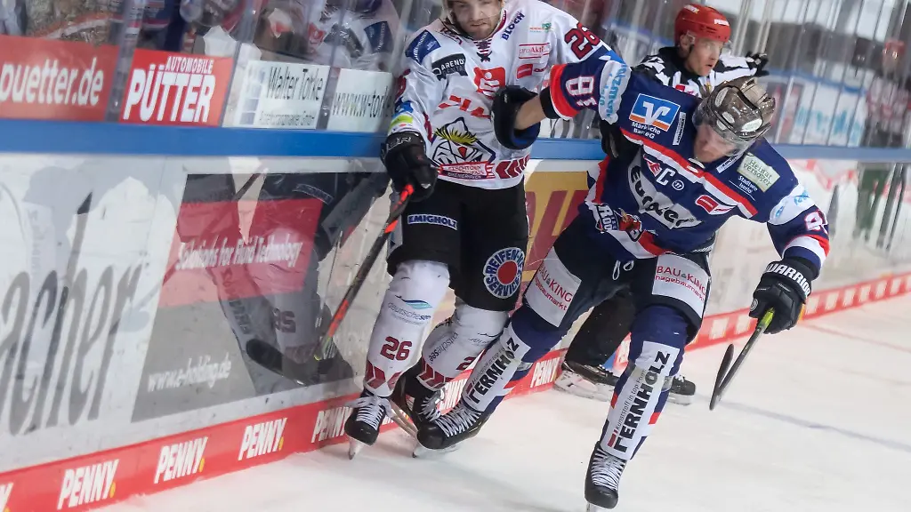 Alexandre-Grenier-r-in-Aktion-fuer-die-Iserlohn-Roosters