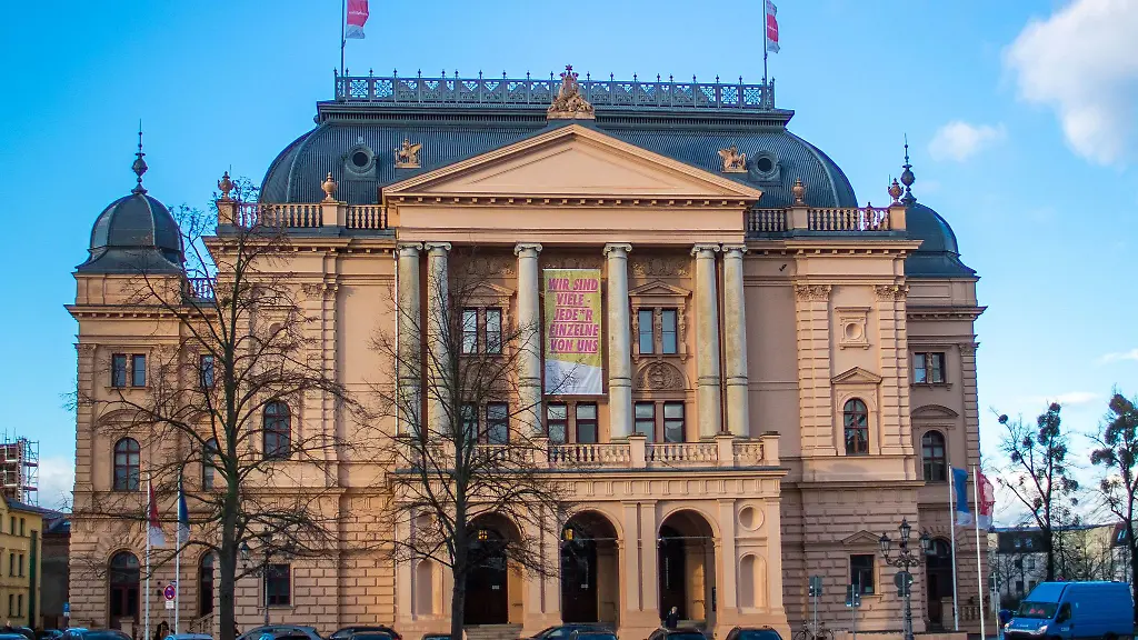Das-Grosse-Haus-des-Mecklenburgischen-Staatstheaters