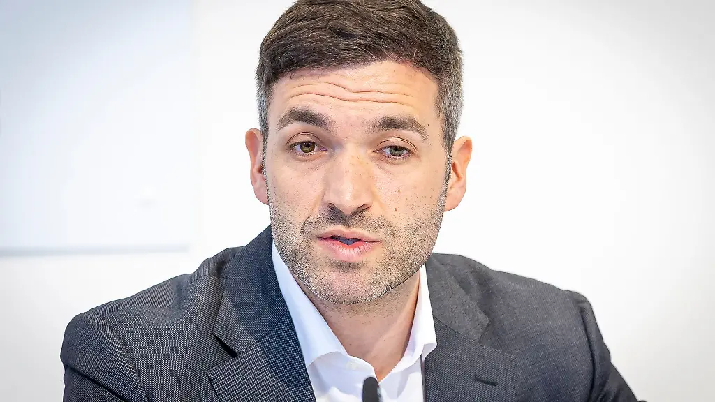 Konstantin-Kuhle-Generalsekretaer-der-FDP-Niedersachsen-gibt-ein-Statement-ab