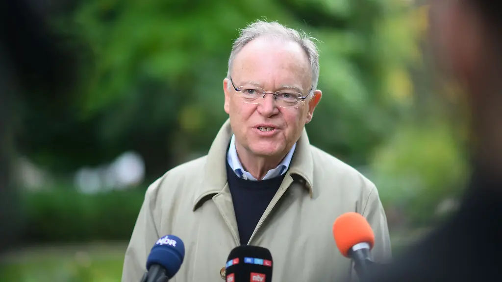 Stephan-Weil-SPD-Ministerpraesident-Niedersachsen-bei-einem-Pressestatement