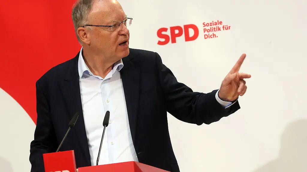 Ministerpraesident-in-Niedersachsen-Stephan-Weil-beantwortet-Fragen-von-Journalisten