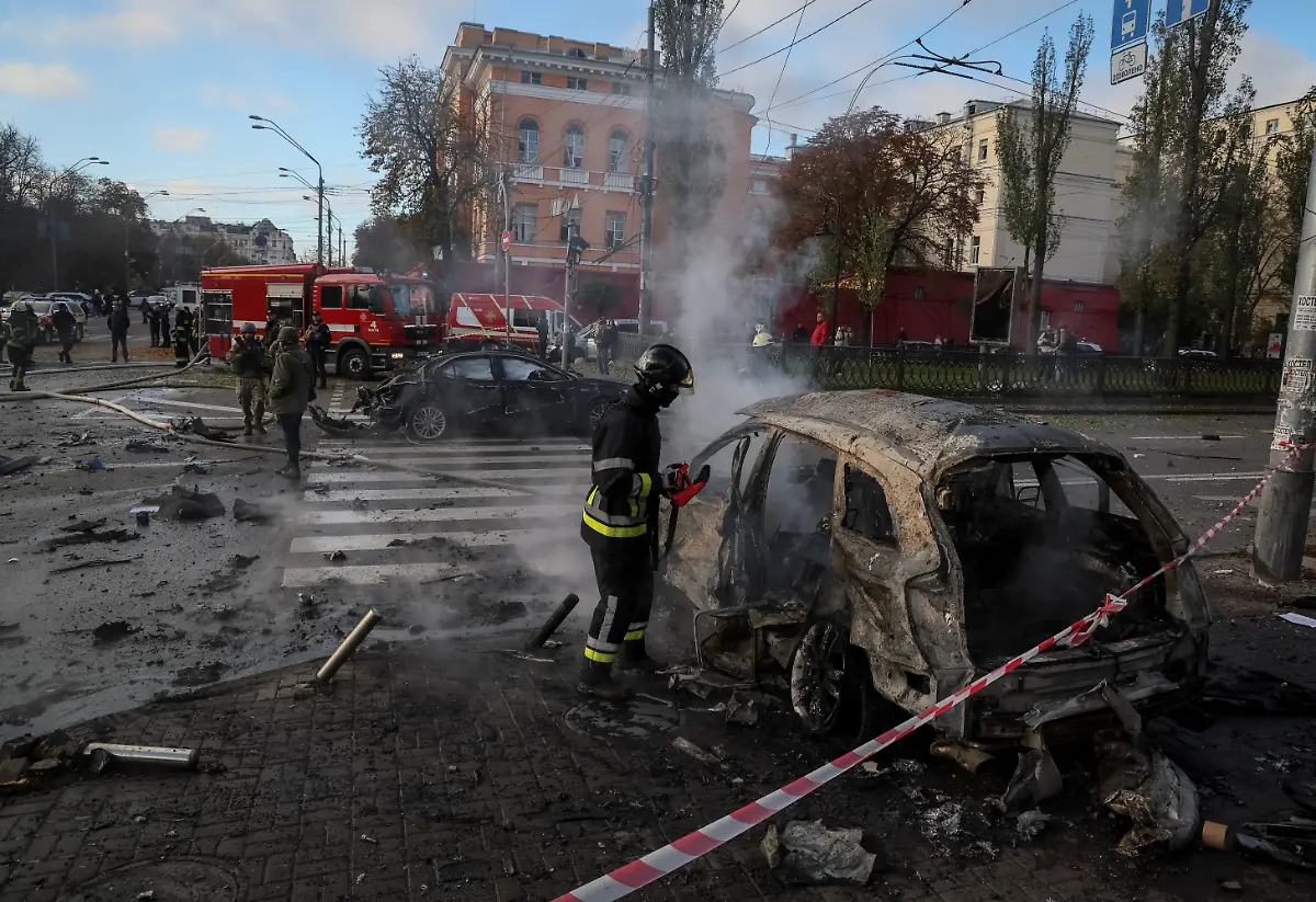 2022-10-10T071610Z-10092129-RC26YW9T2AGI-RTRMADP-3-UKRAINE-CRISIS-KYIV-BLAST