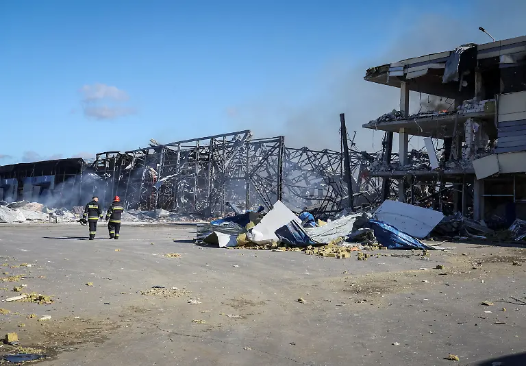 2022-10-10T115705Z-506857895-RC2AYW9BR338-RTRMADP-3-UKRAINE-CRISIS-KYIV-BLASTS