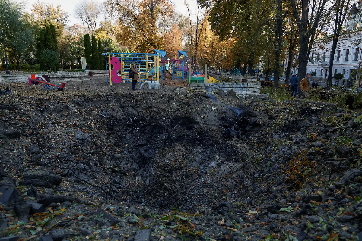 2022-10-10T064832Z-227444809-RC26YW9W3MZY-RTRMADP-3-UKRAINE-CRISIS-KYIV-BLAST
