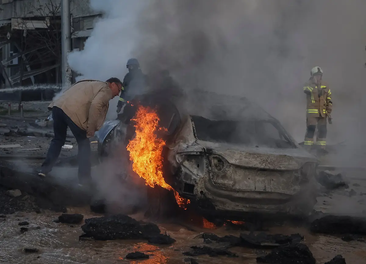 2022-10-10T130623Z-1736663333-RC26YW9FIQEF-RTRMADP-3-UKRAINE-CRISIS-KYIV-BLAST