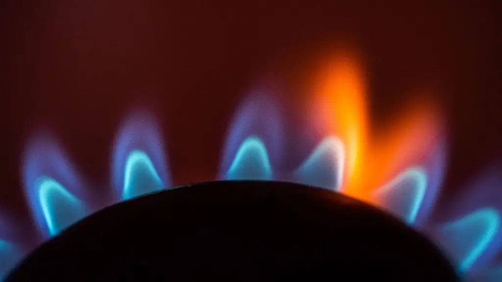 Die-Flamme-eines-Gasherdes-brennt-in-einer-Kueche