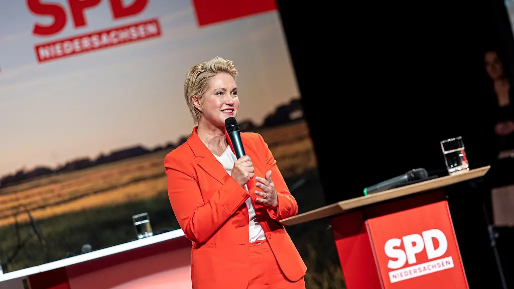 Manuela-Schwesig-SPD-Ministerpraesidentin-von-MV-spricht-bei-einer-Wahlkampfveranstaltung