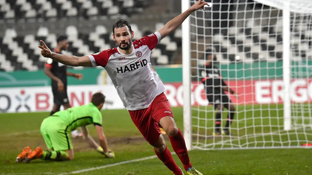 Simon-Engelmann-von-Essen-jubelt-nach-seinem-Tor