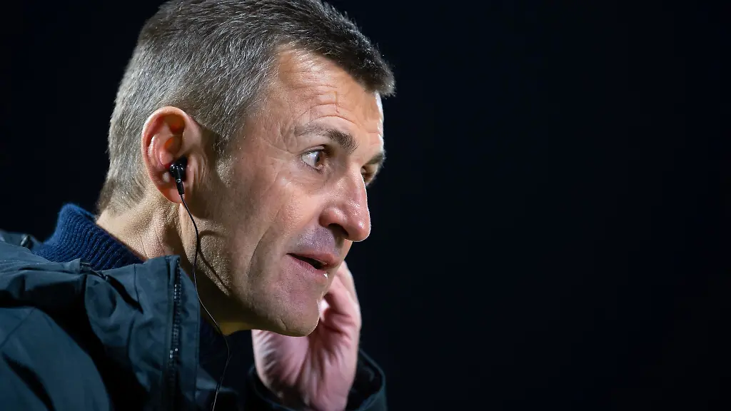 Trainer-Michael-Koellner-von-Muenchen-kommt-vor-dem-Spiel-in-das-Stadion