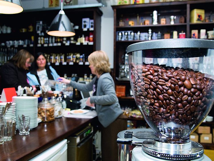 Die Kaffeebohnen kommen aus Äthiopien, Kenia, Brasilien, Costa Rica oder Nicaragua - geröstet aber werden sie in Bremen.