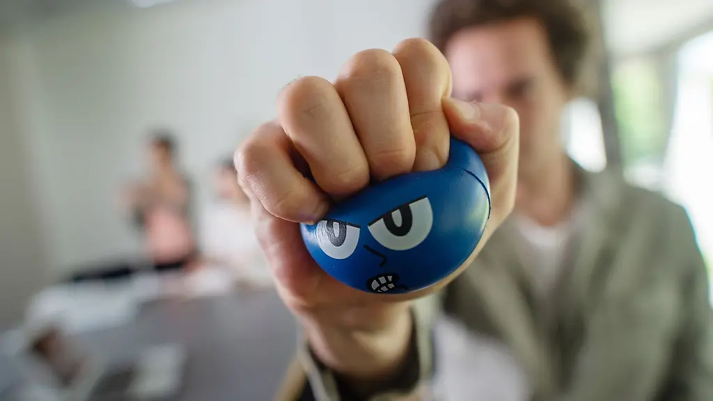 Wer-sich-bei-der-Arbeit-staendig-ueber-alles-aufregt-verschwendet-viel-unnoetige-Energie