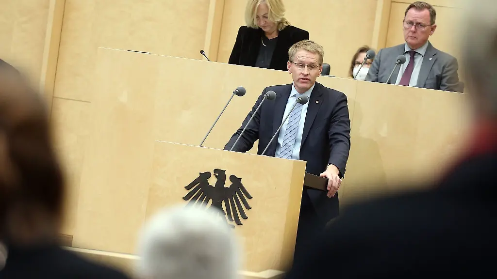 Daniel-Guenther-Ministerpraesident-in-Schleswig-Holstein-spricht-im-Bundesrat