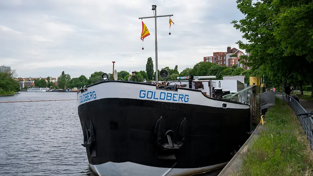 Das-Juedische-Theaterschiff-MS-Goldberg