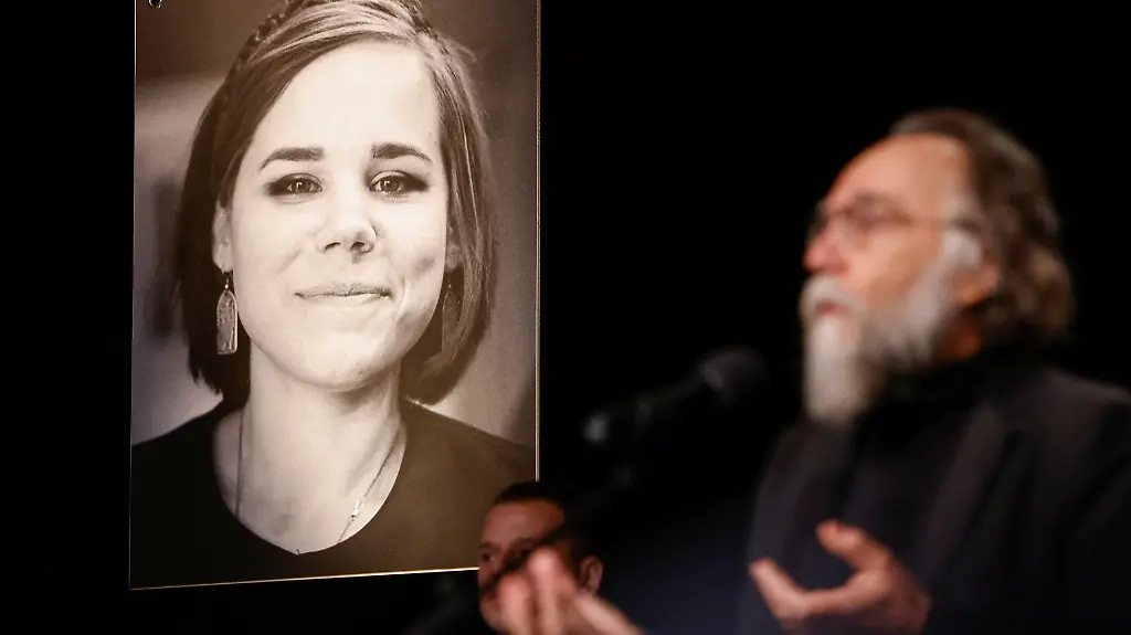 2022-08-23T080335Z-49529192-RC272W9JCA4Q-RTRMADP-3-UKRAINE-CRISIS-DUGINA-CARBOMB-MEMORIAL