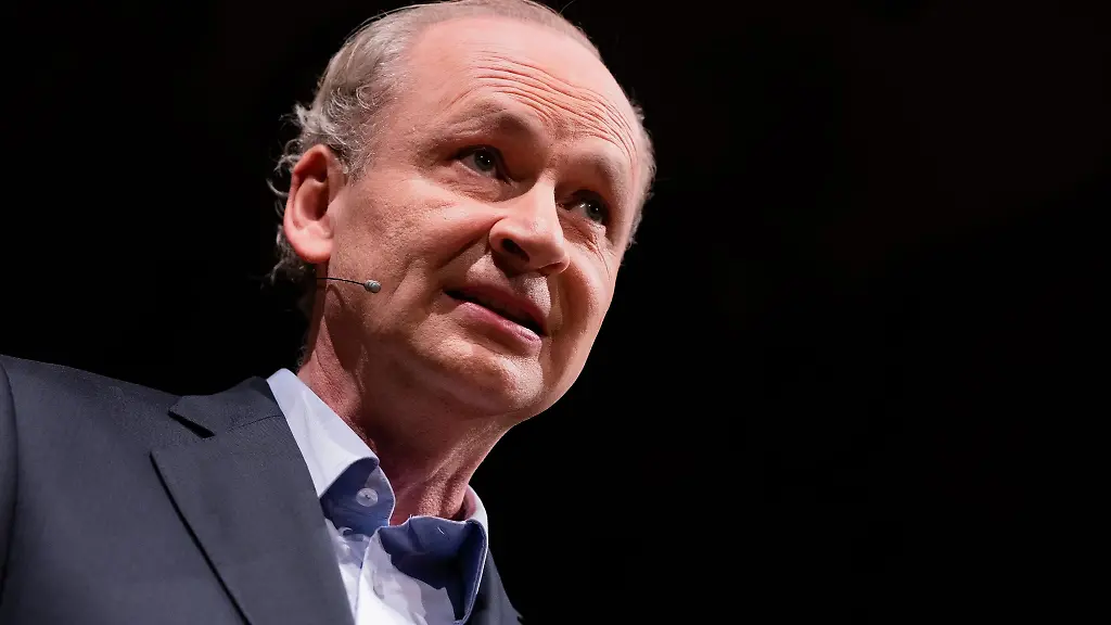 Bestsellerautor-Ferdinand-von-Schirach-bei-der-Lit-Cologne-Spezial