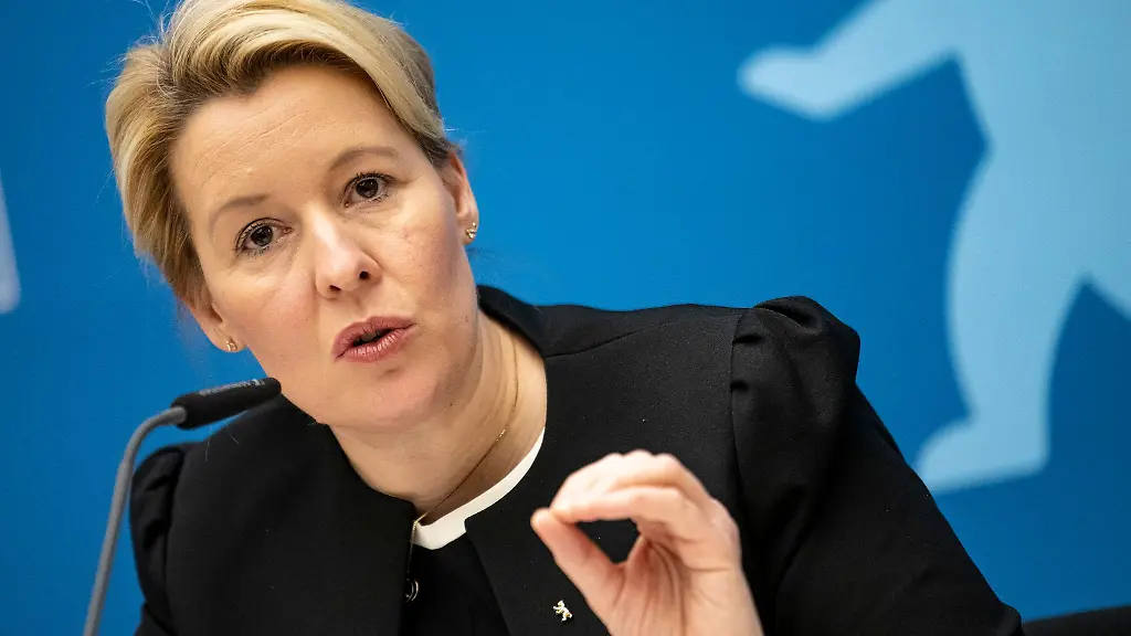 Berlins-Regierende-Buergermeisterin-Franziska-Giffey-nimmt-an-einer-Pressekonferenz-teil