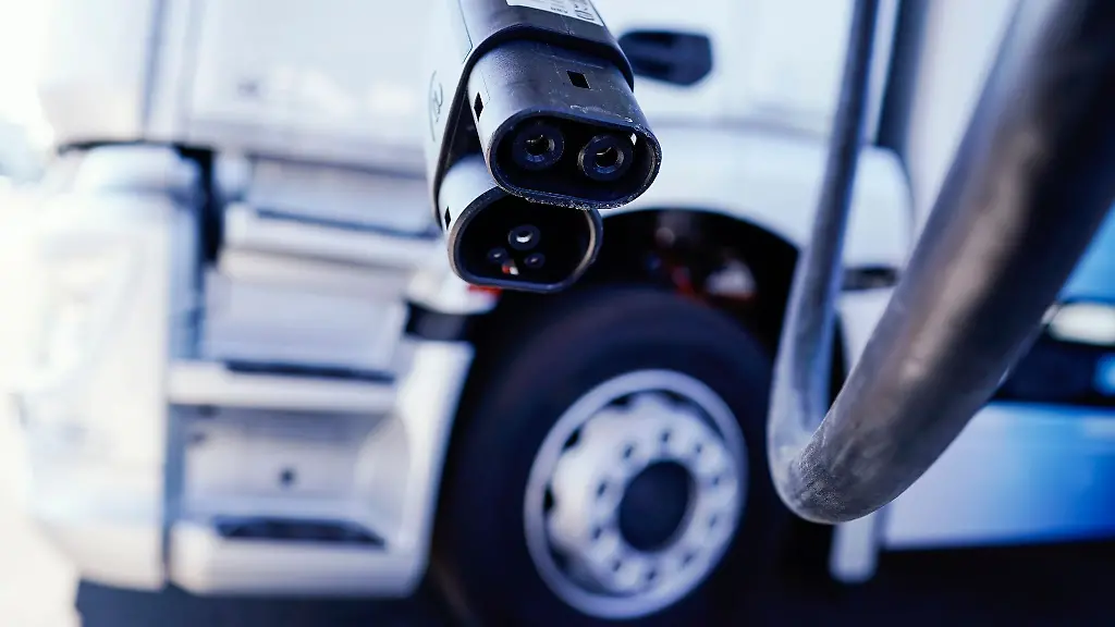 Elektro-Lastwagen-duerften-nach-einer-Studie-der-Unternehmensberatung-PwC-in-einem-Jahrzehnt-den-Markt-beherrschen