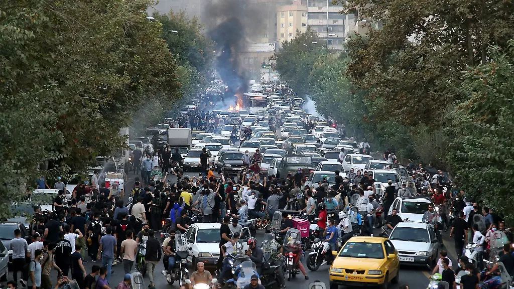 Demonstranten-haben-sich-in-der-Innenstadt-von-Teheran-versammelt-Foto-vom-21-September