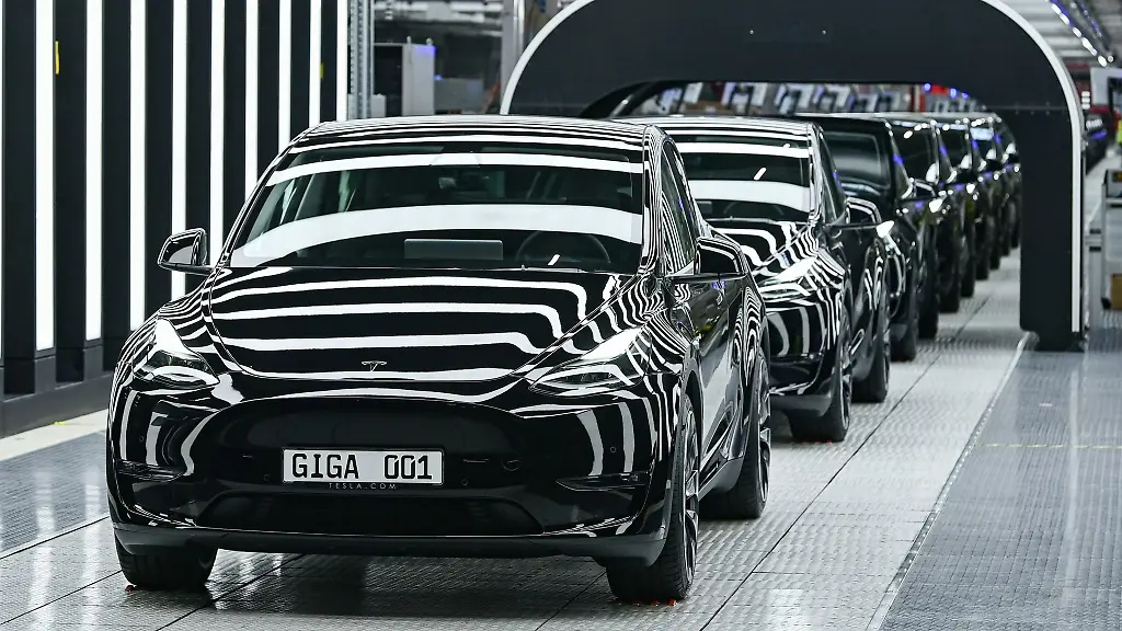 Tesla-Produktion-in-der-Gigafactory-Gruenheide-Tesla-hat-im-vergangenen-Quartal-einen-Rekord-bei-seinen-Auslieferungen-aufgestellt