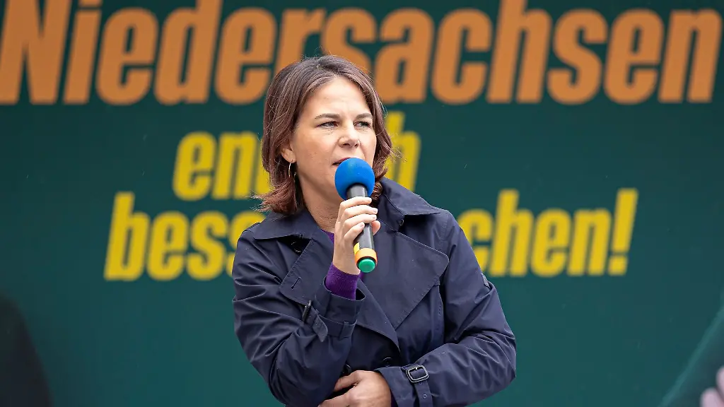 Baerbock-will-auf-europaeischer-Ebene-fuer-gezielte-Sanktionen-gegen-die-Verantwortlichen-im-Iran-werben