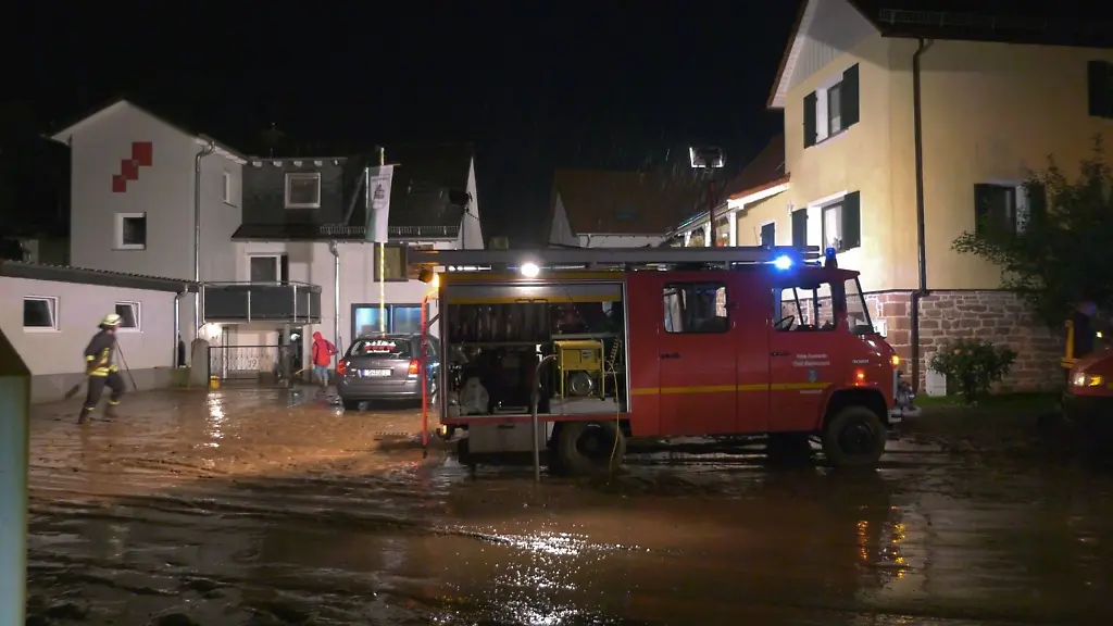 Schwere-Unwetter-inklusive-Starkregen-haben-Waechtersbach-im-Main-Kinzig-Kreis-getroffen