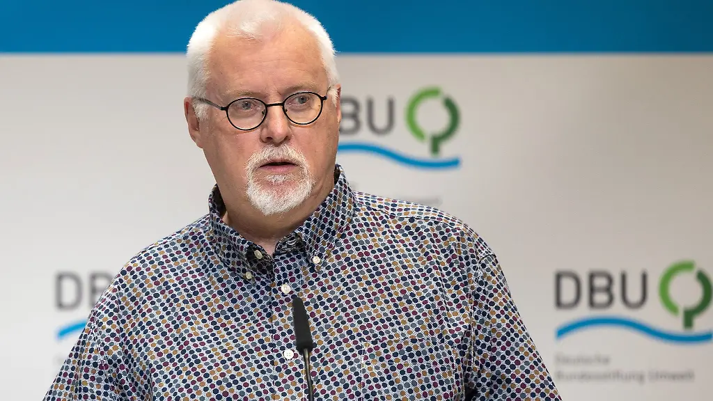 Der-Greifswalder-Forscher-Hans-Joosten-spricht-bei-der-Verleihung-des-Deutschen-Umweltpreises