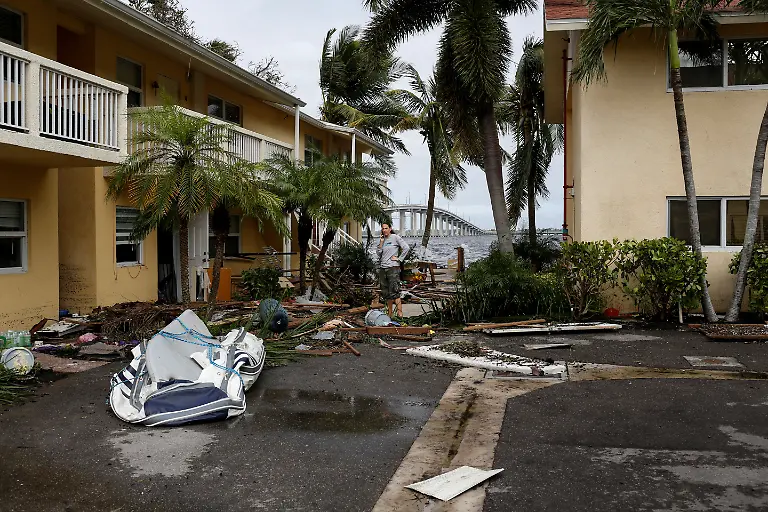 2022-09-29T165927Z-755049421-RC2YQW9CMNYO-RTRMADP-3-STORM-IAN-FLORIDA