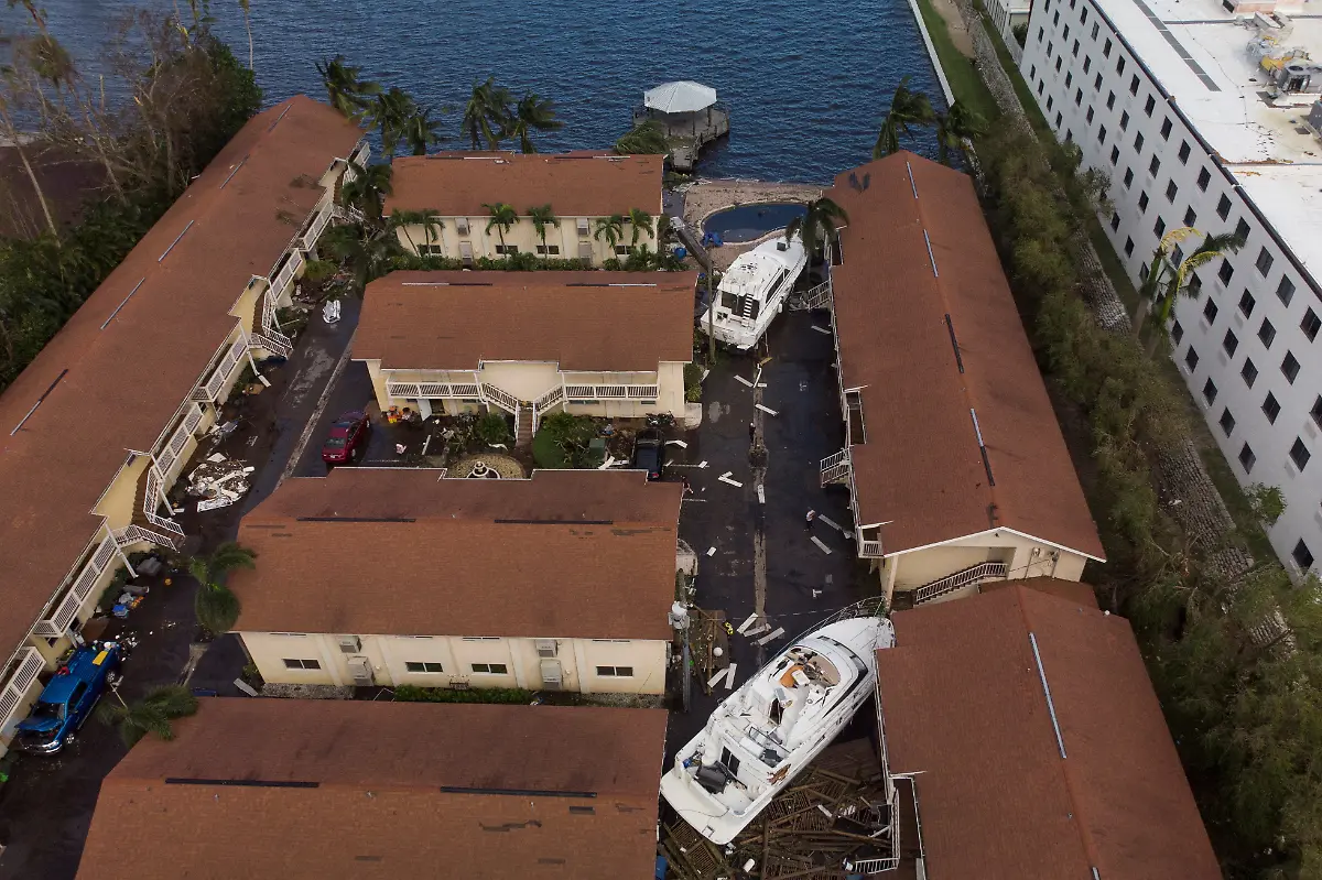 2022-09-29T165200Z-247341951-RC2YQW9S5M33-RTRMADP-3-STORM-IAN-FLORIDA