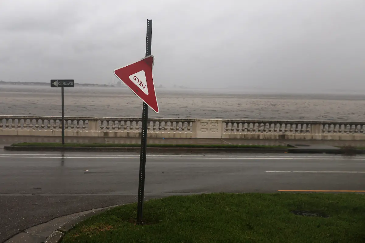 2022-09-28T214315Z-603081442-RC2KQW97Y10E-RTRMADP-3-STORM-IAN-FLORIDA