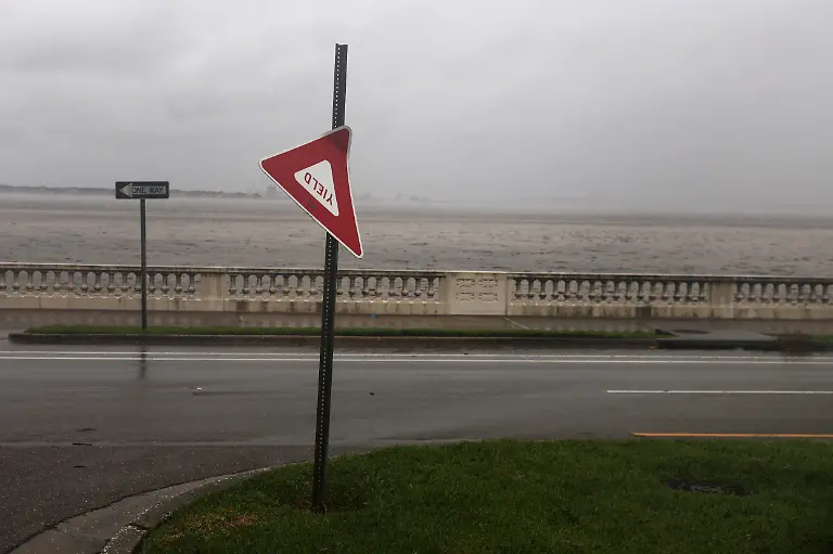 2022-09-28T214315Z-603081442-RC2KQW97Y10E-RTRMADP-3-STORM-IAN-FLORIDA