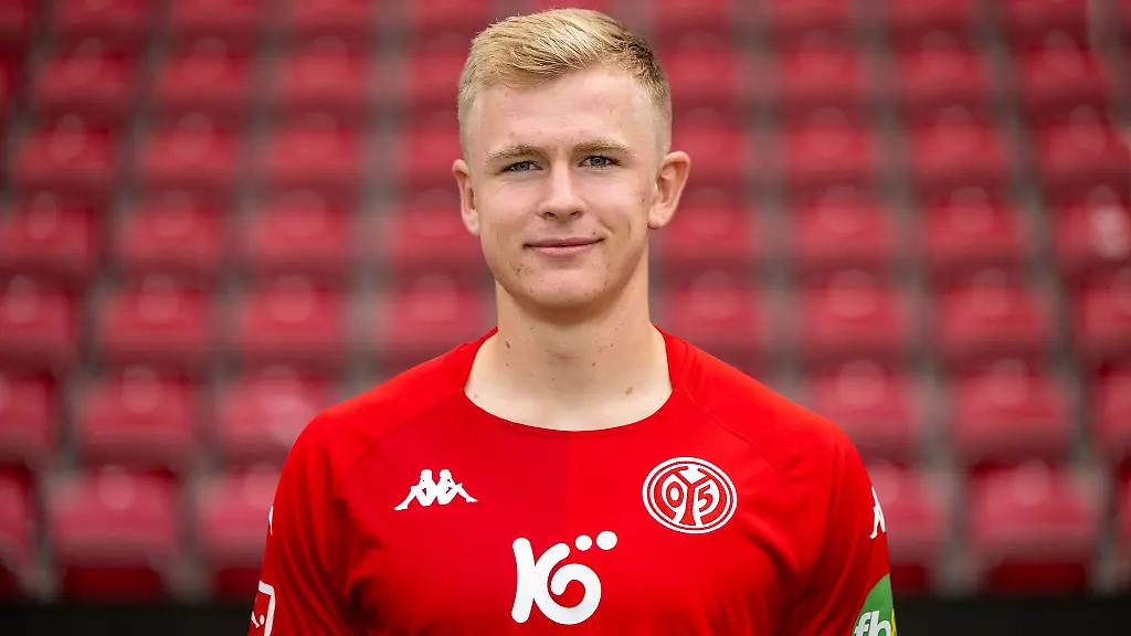 FSV-Mainz-05-Spieler-Jonathan-Burkardt