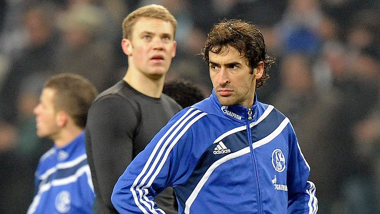 So frisch sehen sie gar nicht aus: Schalkes Torwart Manuel Neuer und Stürmerkollege Raul. Das war allerdings nach der Niederlage in Mönchengladbach am vergangenen Sonntag.