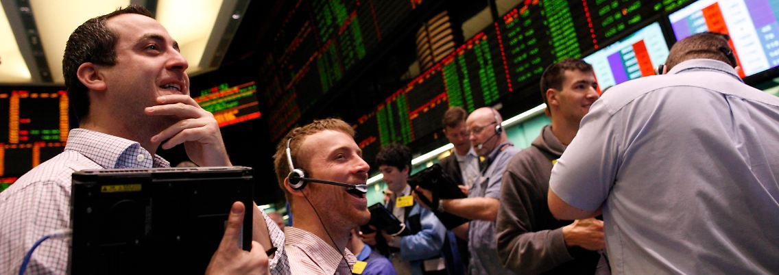 2011-02-24T195756Z_01_NYK511_RTRMDNP_3_MARKETS-OIL.JPG2897013026124951579.jpg
