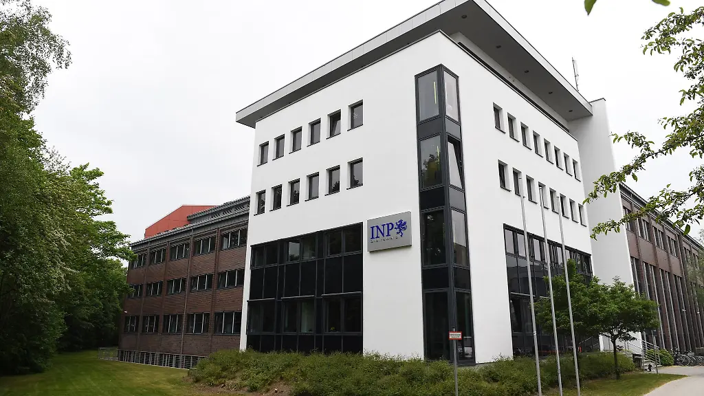 Blick-auf-das-das-Gebaeude-des-Leibniz-Instituts-fuer-Plasmaforschung-und-Technologie-INP