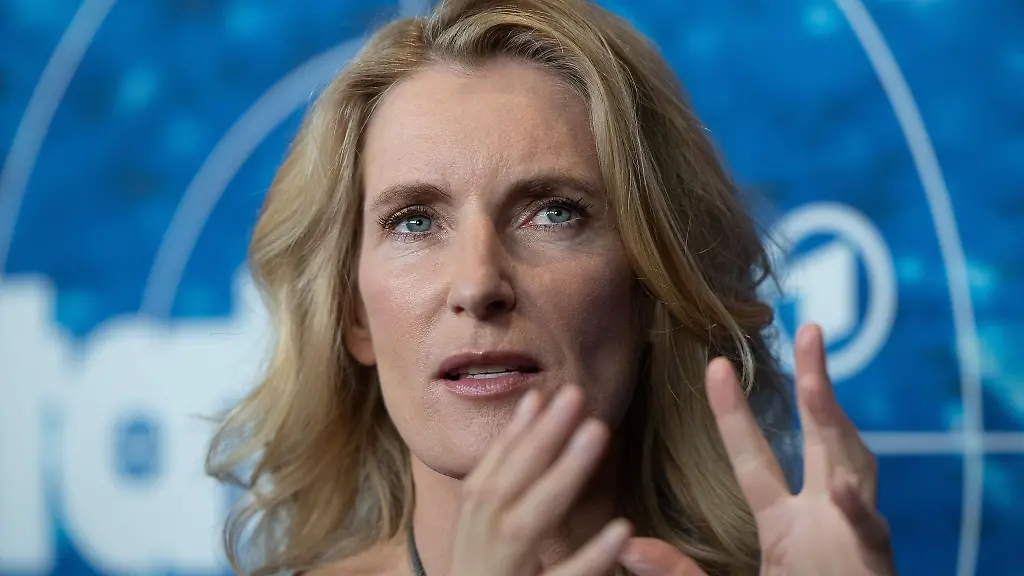 Schauspielerin-Maria-Furtwaengler-steht-bei-einem-Fototermin-vor-der-Preview-des-neuen-NDR-Tatortes-Die-Rache-an-der-Welt