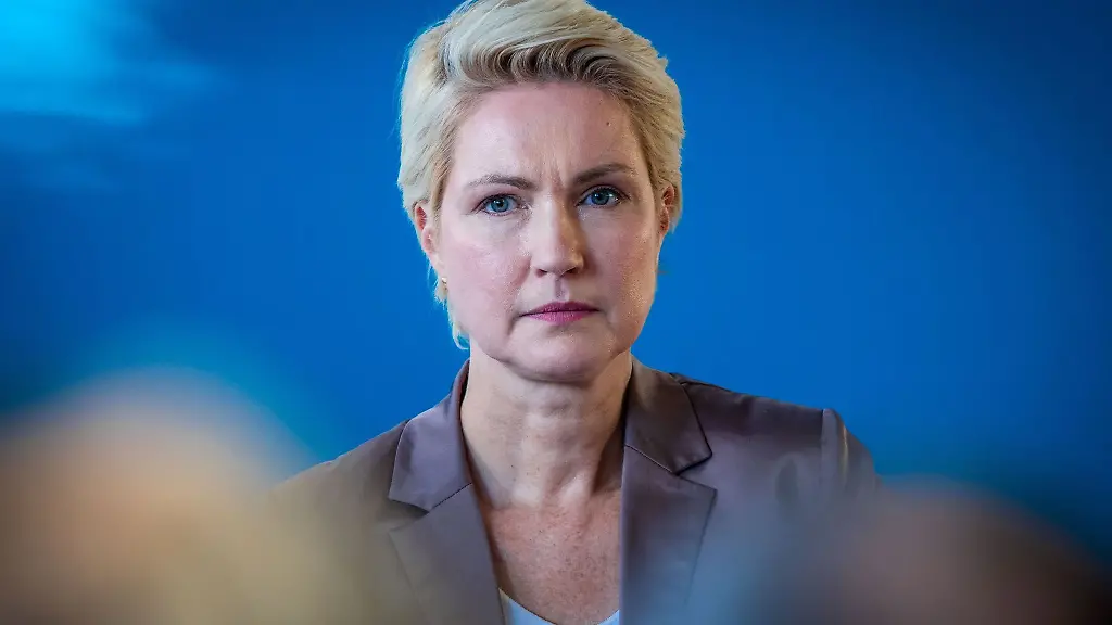 Mecklenburg-Vorpommerns-Ministerpraesidentin-Manuela-Schwesig-in-Wismar