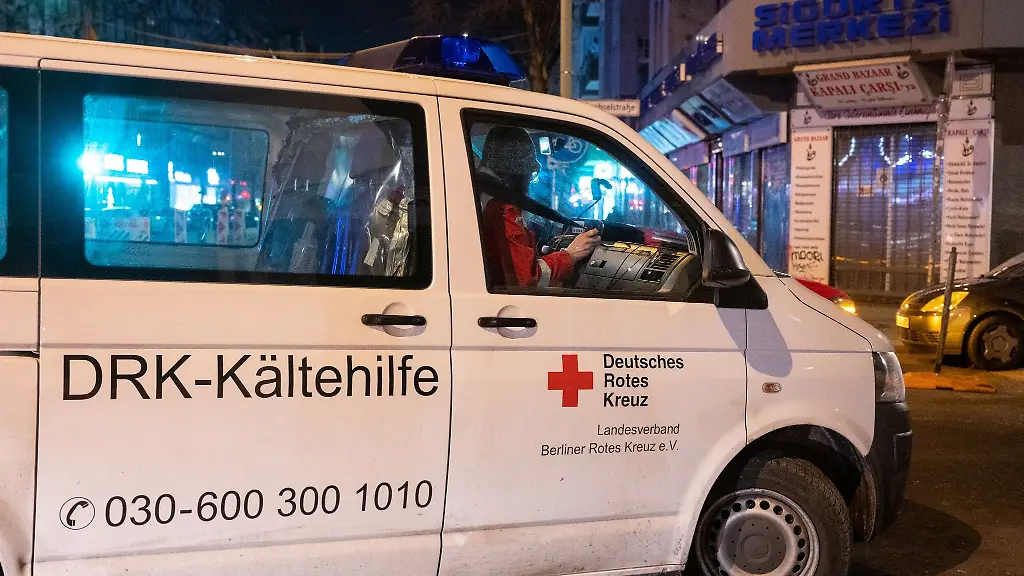 Der-Waermebus-des-Deutschen-Roten-Kreuzes-ist-auch-an-Weihnachtstagen-fuer-Beduerftige-unterwegs