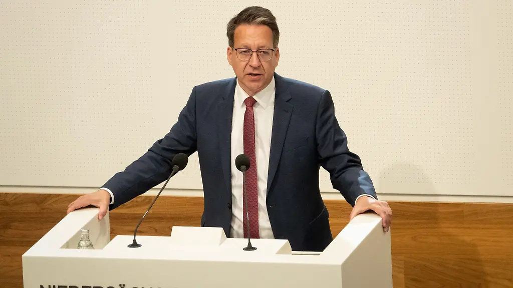 Stefan-Birkner-FDP-Spitzenkandidat-zur-Landtagswahl-in-Niedersachsen